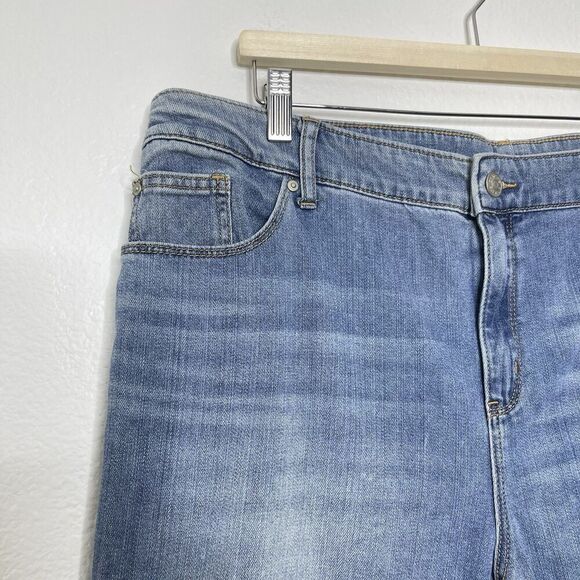 NEW Chicos Bootcut Jeans 16R 3R High Rise Flare Denim Stretch Light Wash $89 - Picture 2 of 13